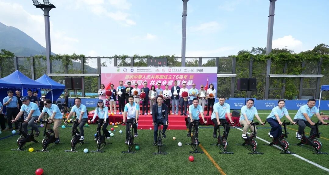 辛辛那提中场吉迪赛后与梅西交换球衣，双方握手并拥抱