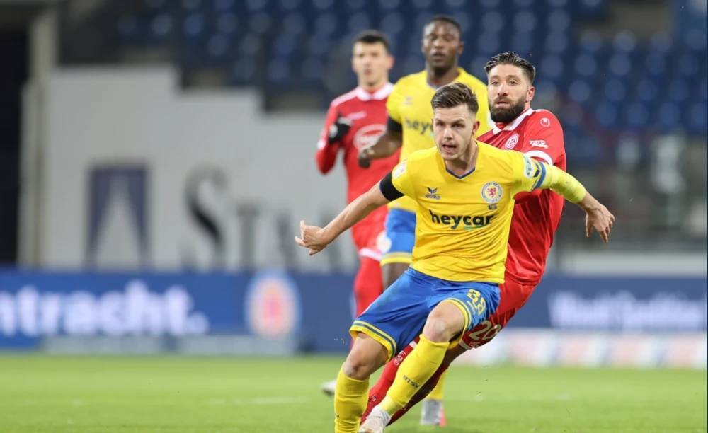 通过一系列 通过一系列