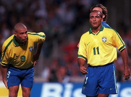 排球联赛中 排球联赛中